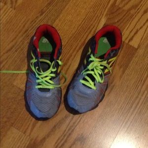 Boy's sz 6 New Balance Lightweight